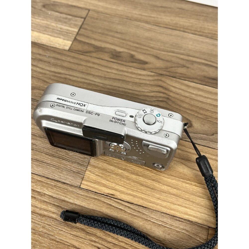 Sony Cyber-shot DSC-P9 4.0MP Digital Camera - Silver No Charger - Picture 6 of 10